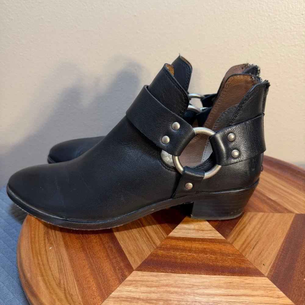 Frye Sacha Moto Shootie Black Leather Harness Ankle Boots 7.5M 3478314-BLK